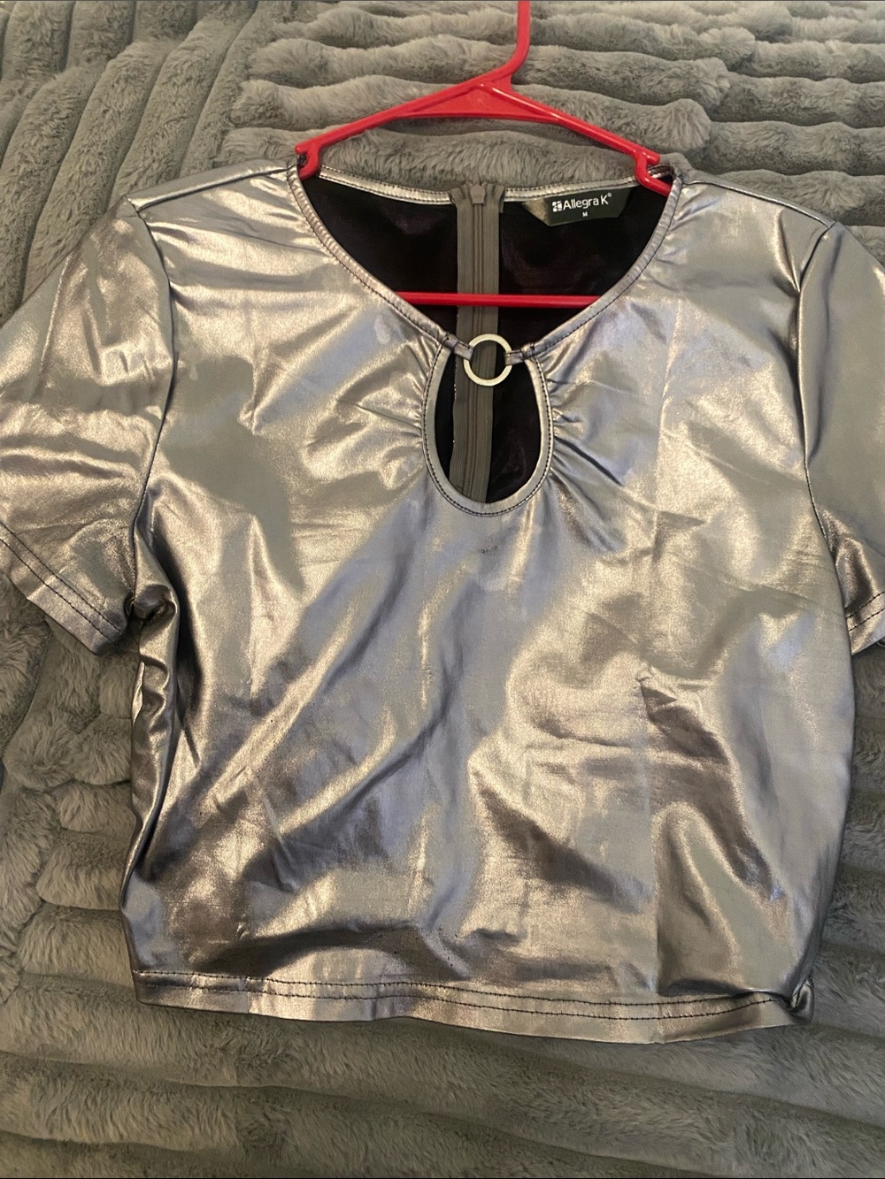 Allegra K Shimmery Silver Crop Top with Front Ring